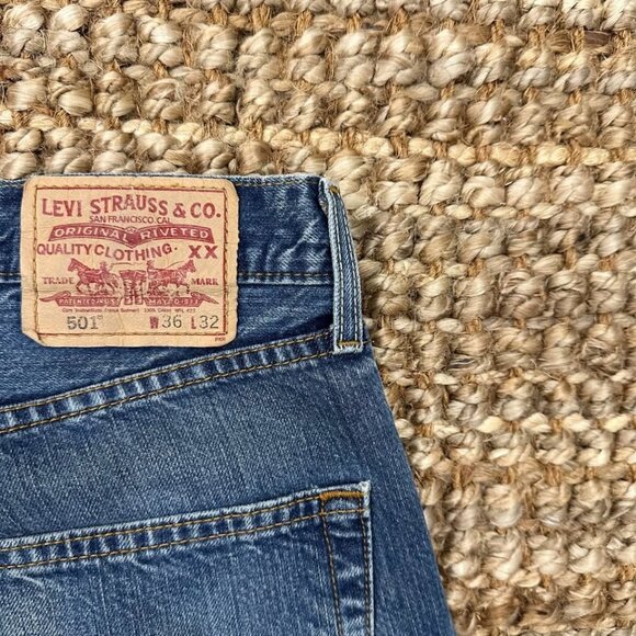 501 Levi’s Men’s Jeans (36x32) Classic Fit Button Fly 100% Cotton - Picture 1 of 9